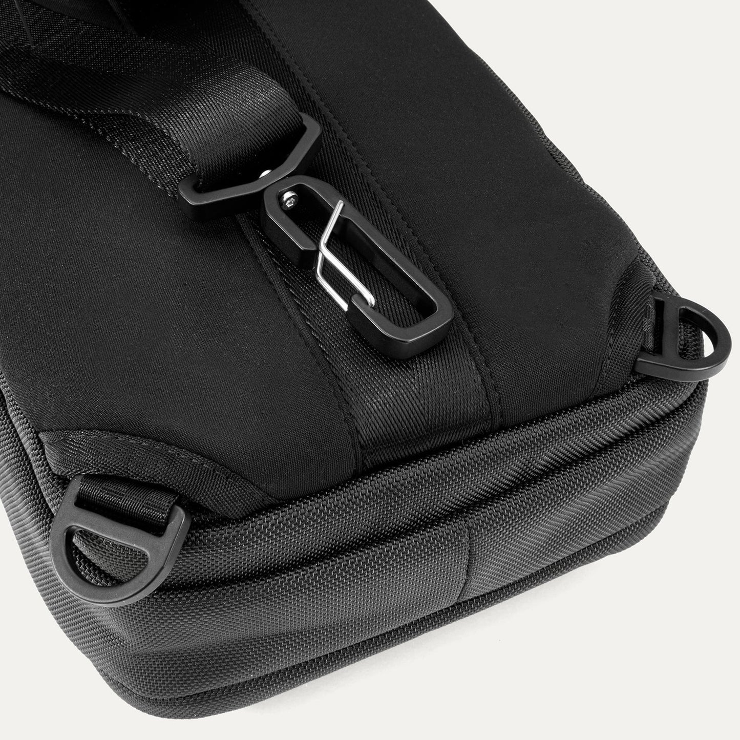 AltitudeTM Crossbody 6L