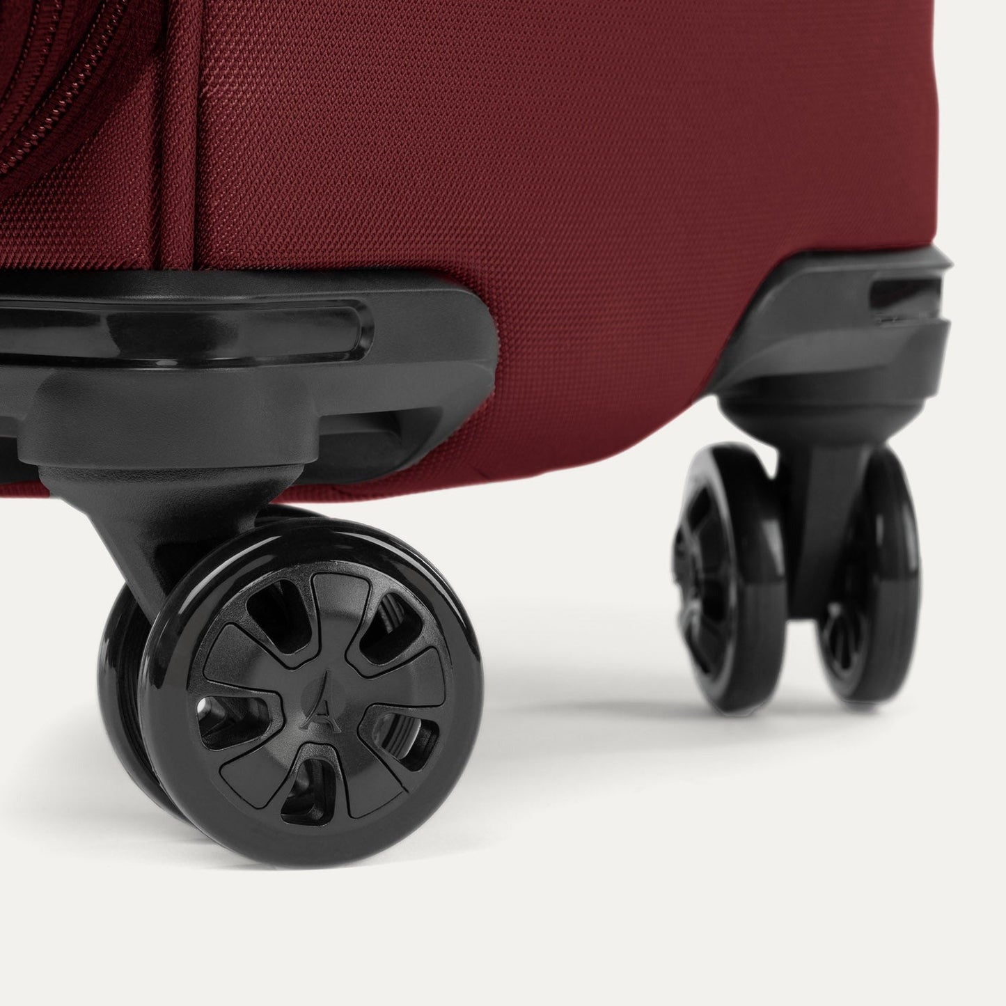 CrewTM Classic Medium Check-In Spinner