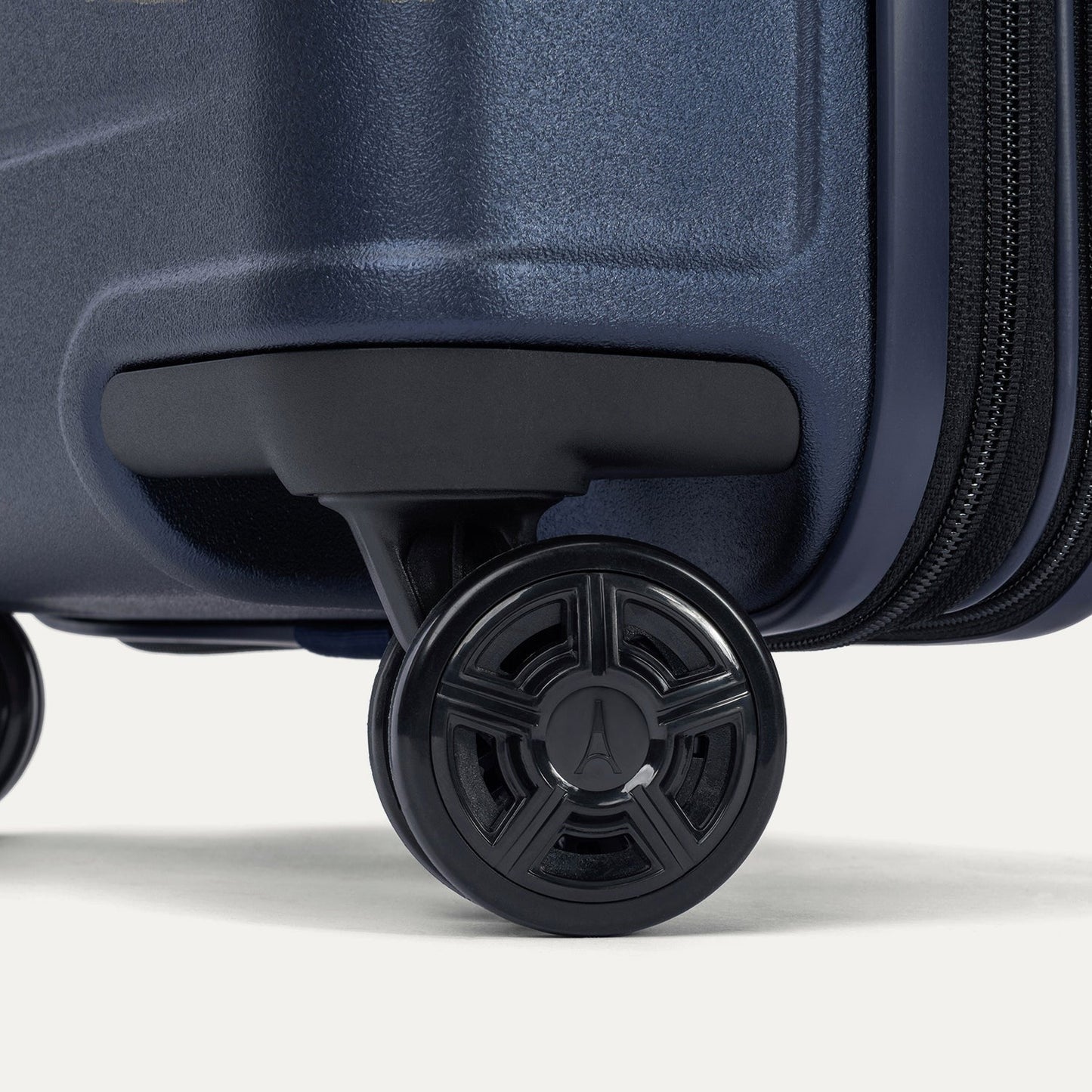 Platinum® Elite Medium Check-In Hardside Spinner