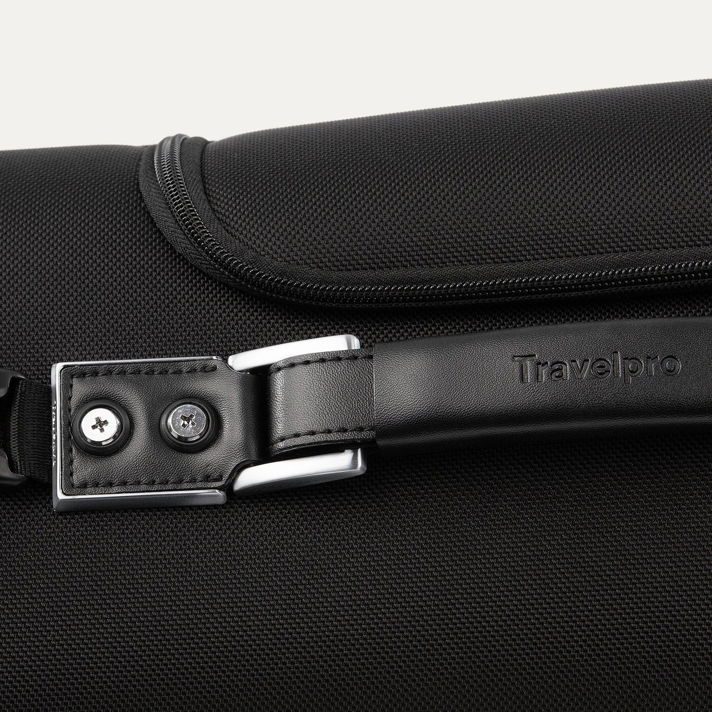 Platinum® Elite Rolling Garment Bag