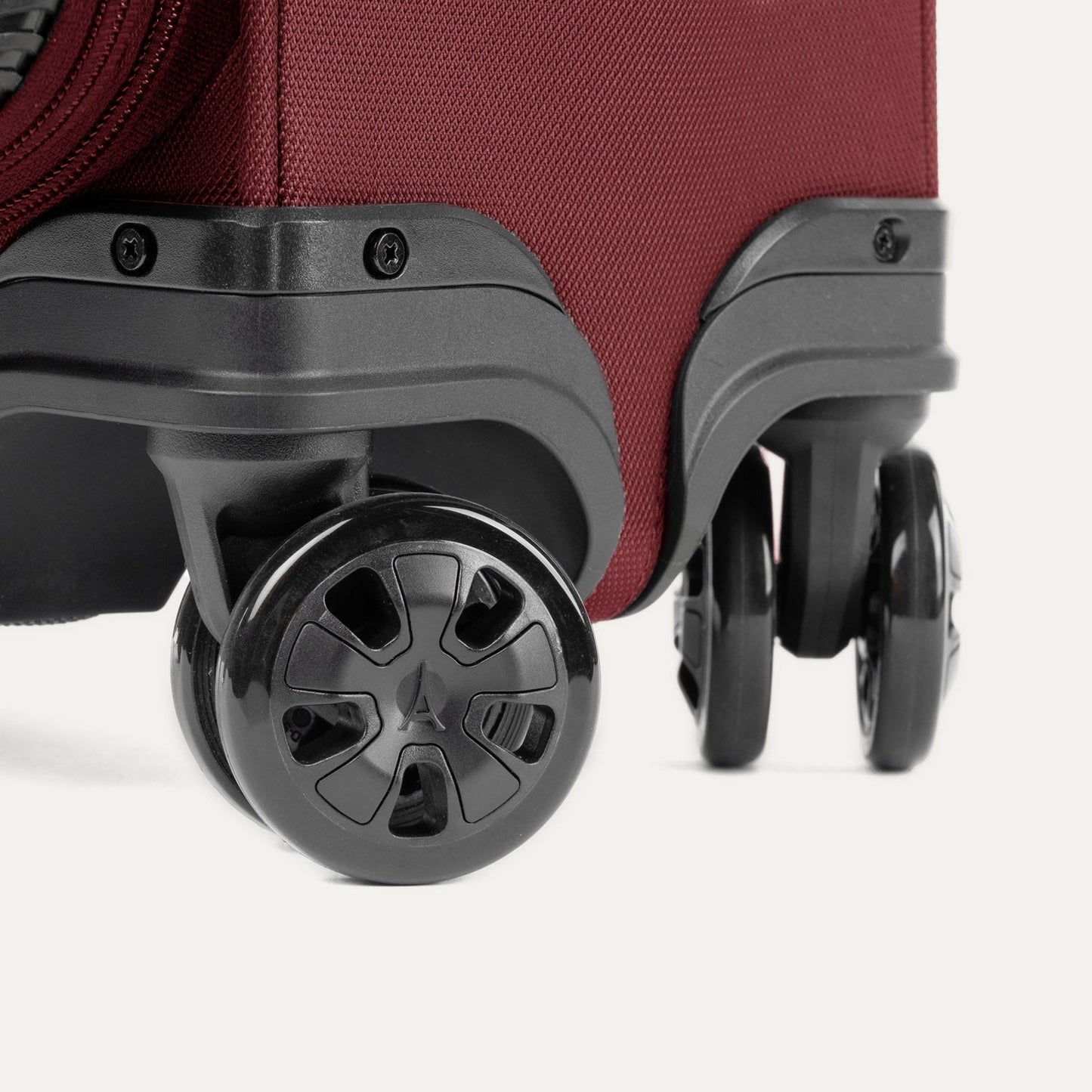 CrewTM Classic Carry-On Spinner